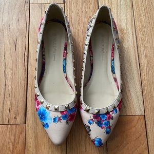 EUC Designer Inspired Nude with Floral Flats Sz 9